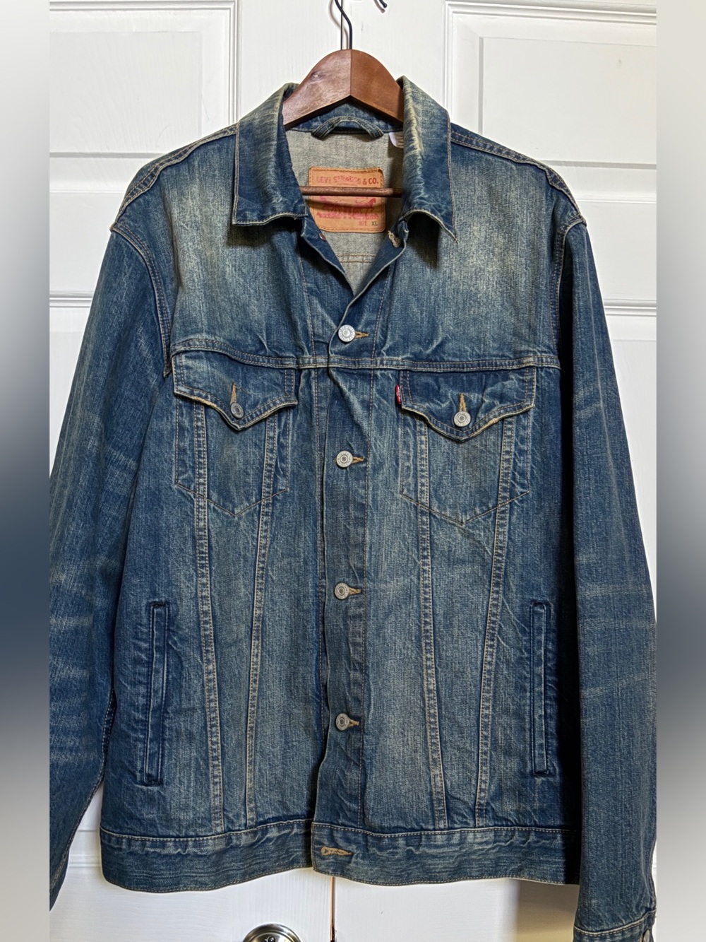 Levi’s Men’s Denim Jacket XL Blue Trucker Button Front Faded Wash Jean Jacket - Picture 2 of 10